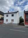 Bild 1 - 1 Familienhaus ( momentan als Gewerbeeinheit vermietet)