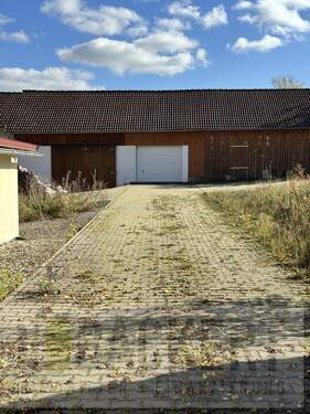 Zufahrt Nebengebäude - 