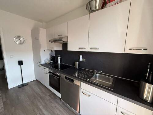 Moderne Küche mit Geräten - 