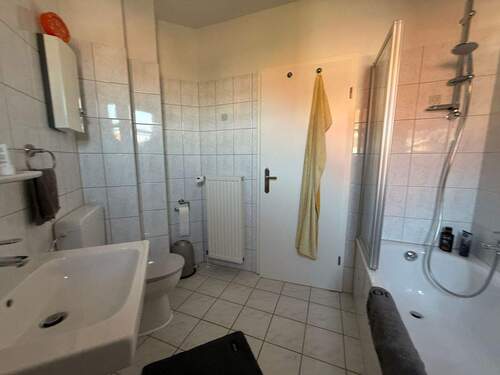 Helles Badezimmer - 