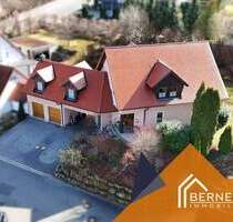 Architektur und Wohnqualität vereint - mit Galerie, Kamin und Wellnessbereich - Weismain