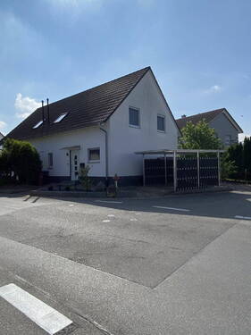 Bild 1 - Einziehen & Wohlfühlen - hochwertige Doppelhaushälfte mit Terrasse und Carport
