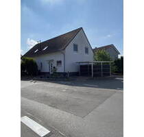Einziehen & Wohlfühlen - hochwertige Doppelhaushälfte mit Terrasse und Carport - Rielasingen