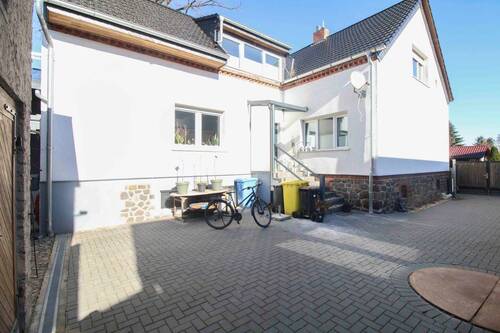 Hausansicht - VB: Gehoben und neuwertig: 7-Zi.-EFH mit Garten in Burgstall