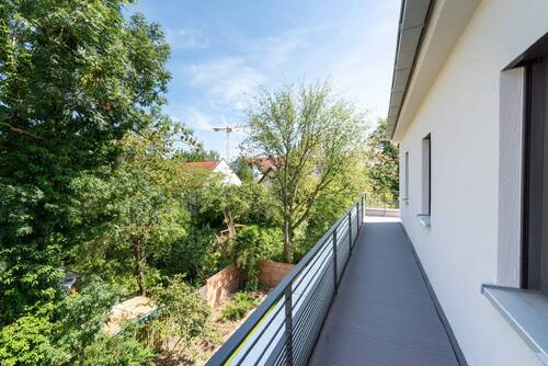Terrasse_mit_Gruenblick - 