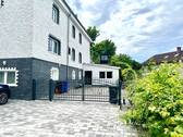 Hausansicht Parkplatzseite - 