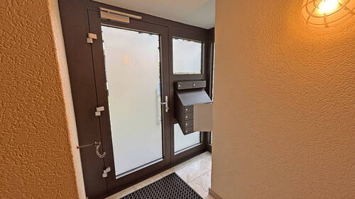 Hauseingang - 2 Zimmer Etagenwohnung zum Kaufen in Krefeld