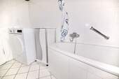 Bad mit Badewanne - 