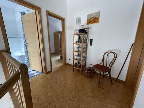 Flur Kinderzimmer und Bad - 