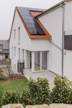 Terrasse und Gartenanteil II - 