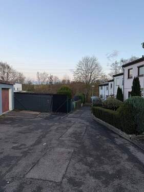 Weg zum Haus - 5 Zimmer Reihenmittelhaus in Heilbronn