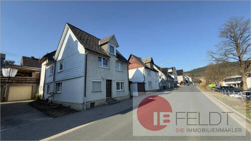 Ansicht auf die Straße und Umgebung von Süden - 