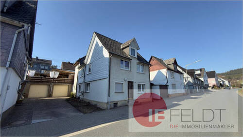 Seitliche Ansicht auf die Einfahrt - 