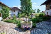 Brunnen - - RESERVIERT - Business-Traum in Alleinlage: Autarker Dreiseithof mit Seminarräumen & Saunahaus