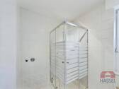 Mit einer Dusche - 