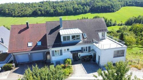 Hausansicht Eingangsbereich - 1 Zimmer Mehrfamilienhaus, Wohnhaus zum Kaufen in Weil im Schönbuch
