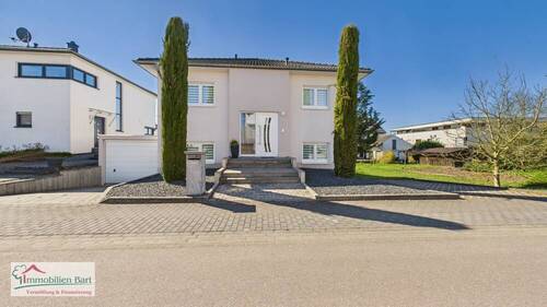 Straßenansicht - NENNIG: NEUWERTIGES, MASSIVES WOHNHAUS IN TOP LAGE AN DER GRENZE LUXEMBURG!