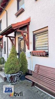 Ansicht Eingangsbereich - 6 Zimmer Doppelhaushälfte zum Kaufen in Neukirchen/Pleiße