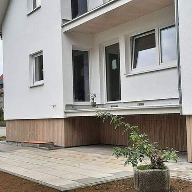 Etage mit Balkon - 4-Zimmer Wohnung Haus Erstbezug - ideal für Familien - mit großem Garten am Bach