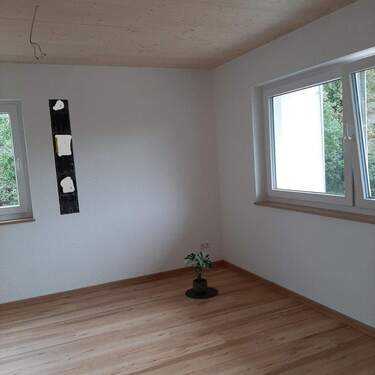 Wohnzimmer - 4 Zimmer Einfamilienhaus zur Miete in Rot an der Rot