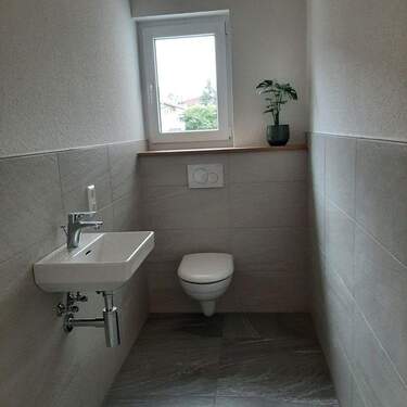 Gäste WC - 4 Zimmer Einfamilienhaus in Rot an der Rot