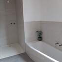 Badezimmer mit großer Dusche - 