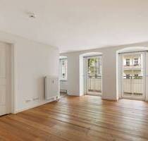 Charmante 2-Zimmer-Wohnung mit großem Balkon in gepflegtem Altbau - Berlin Moabit
