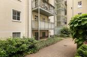 Hof mit Blick auf Balkon - 