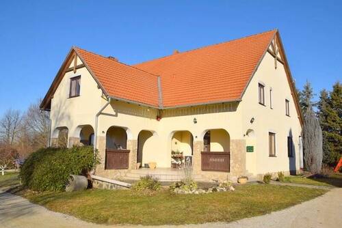  Haus - Ohne direkte Nachbarn, Stall für 3 Pferde, Selbstversorgung, 10264 m2 Grundstück, 280 m2 Wohnfläche, 7 Zimmer, 6 Badezimmer