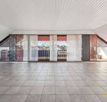 Großzügige 6-Zimmer-Wohnung mit Garten, Balkon und Kamin in ruhiger Lage von Adelsdorf