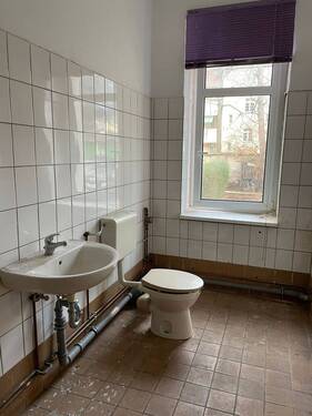 WC mit Waschbecken - 