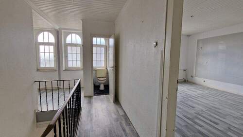 Diele OG mit WC - 