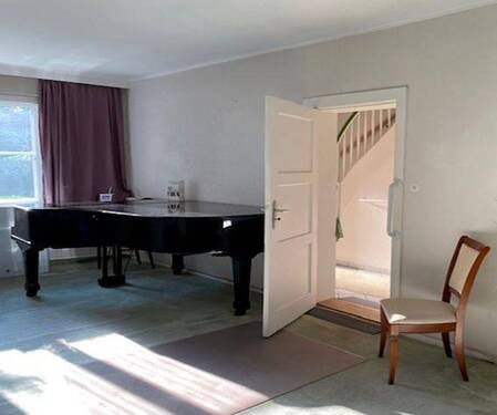 Blick ins Wohnzimmer re. - 