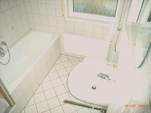 Dusch- und Wannenbad, WC - 3 Zimmer Etagenwohnung zur Miete in Hürth