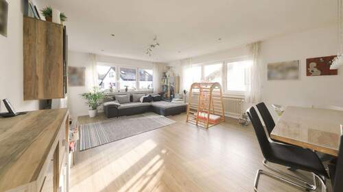 597 - Wohnzimmer - Etagenwohnung mit 113,00 m&sup2; in Reutlingen zum Kaufen