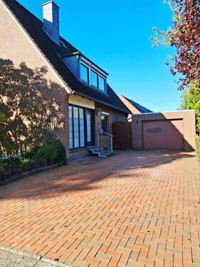 Hausansicht vorne - 6 Zimmer Einfamilienhaus zum Kaufen in Emden