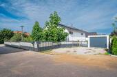 Zufahrt - Stellplatz u. Garage - Einfamilienhaus mit 217,00 m&sup2; in Reisbach zum Kaufen