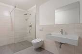 Badezimmer mit Dusche - 