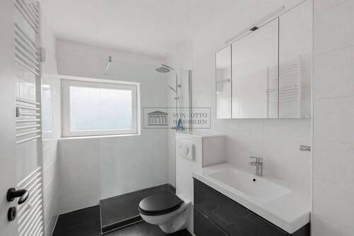 Schönes Duschbadezimmer - 