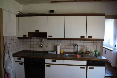 Geräumige Küche mit Potenzial für eine moderne Einbauküche - 