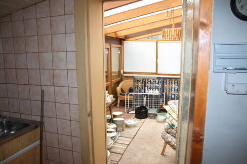 Funktionaler Hobbyraum mit Durchgang zum Wintergarten - 