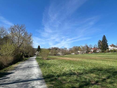 Direkt ins Grüne - Moderne 4 Zi., EBK, TGL-Bad, 110 m² Wfl., I.OG im 4 FH! Schöne Randlage von Dornholzhausen