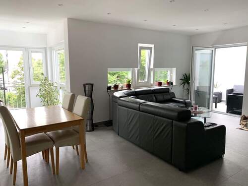 Wohnen Essen Teilansicht - 4 Zimmer Etagenwohnung zum Kaufen in Bad Homburg vor der Höhe