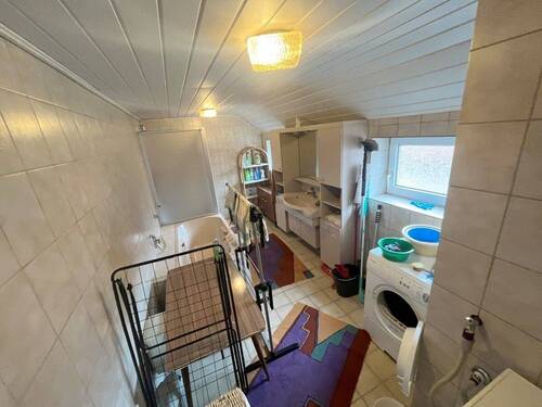 EG - Bad mit Wanne und Dusche 4 - 