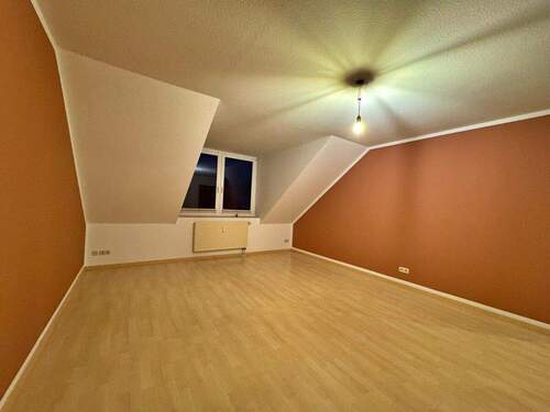 Großes Wohnzimmer - 3 Zimmer Etagenwohnung in Klipphausen