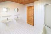 Badezimmer OG mit Doppelwaschbecken - 