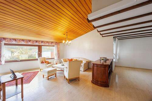 Wohnzimmer - 6 Zimmer Bungalow in Cleebronn
