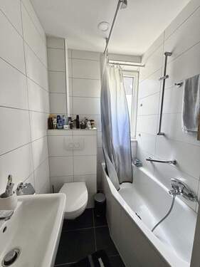 EG links: Badezimmer - 8 Zimmer Mehrfamilienhaus, Wohnhaus in Weiden