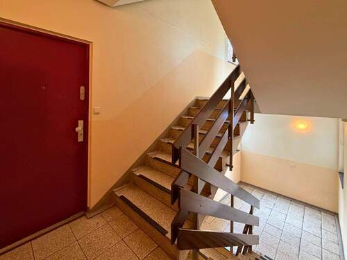 02 Treppenhaus - 4 Zimmer Etagenwohnung zum Kaufen in Berlin