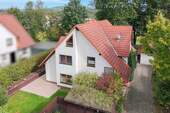 Außenbild von oben - Von Terrasse bis Kamin: ein Haus zum Ankommen für Sie und Ihre Familie